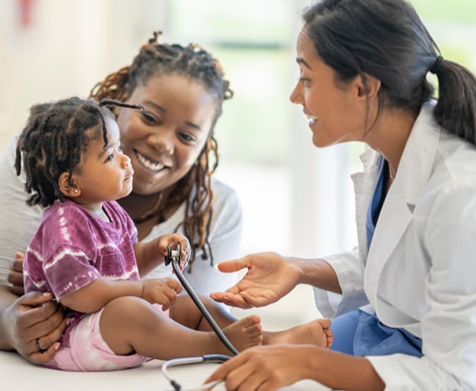 Toddler, mom and doctor