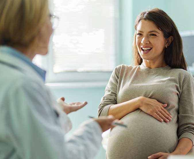 Pregnanct woman consulting geneticist